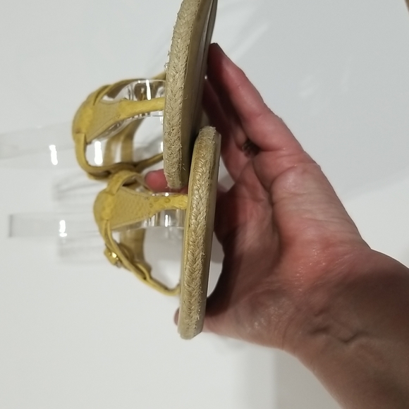 KENNETH COLE REACTION Squared Away Yellow Thong Sandals - Picture 5 of 11